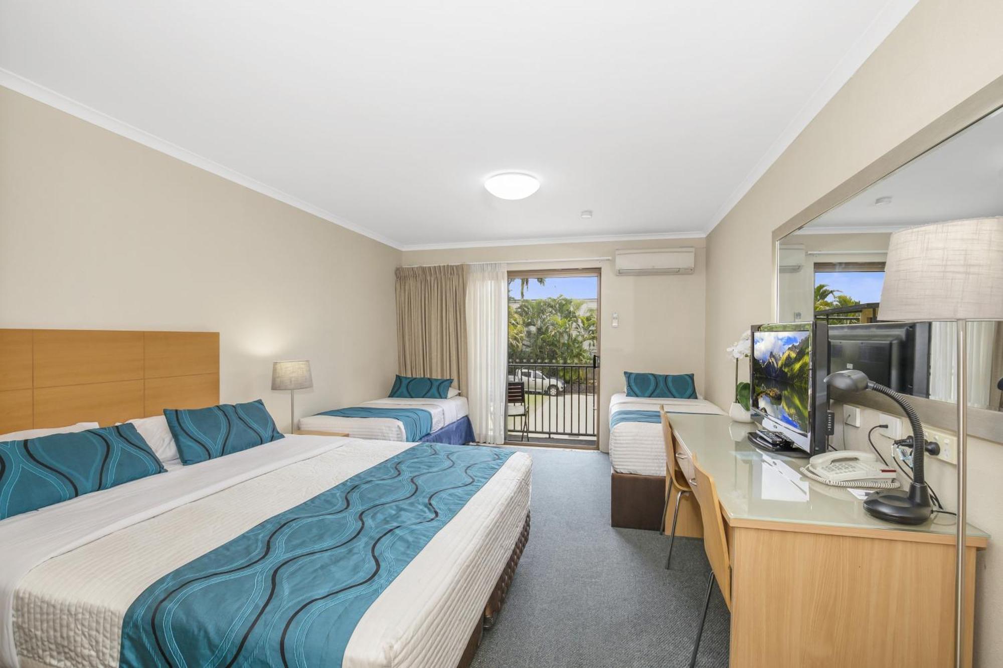Standard Room with 1 King and 2 Single Beds,1282516228:JPEG